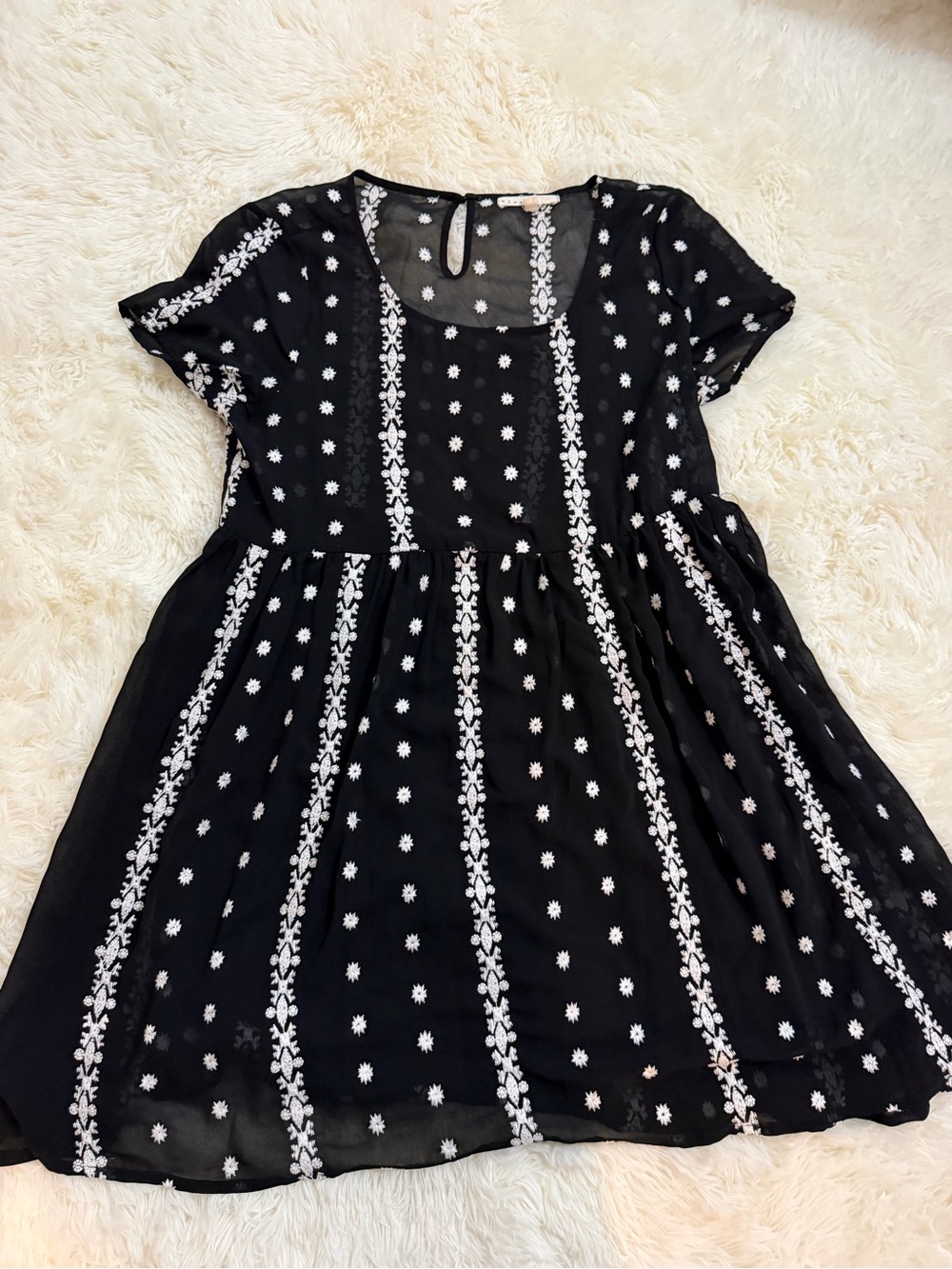 Womens black & White Embroidered Short Sleeve Dress